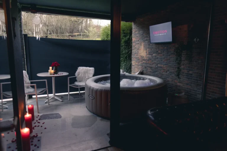 Whirlpool auf privater Terrasse – BDSM Apartment Liebe & Leidenschaft