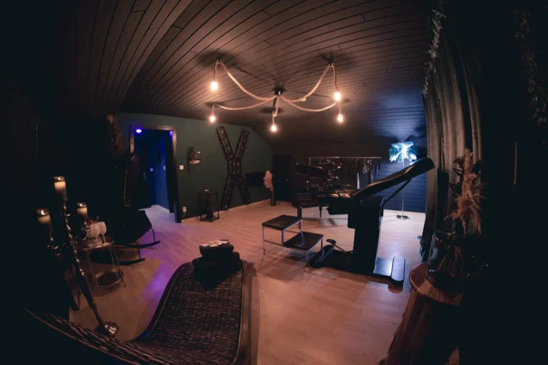Separates BDSM Spielzimmer im Apartment Begierde & Verlangen – Emotion Apartments